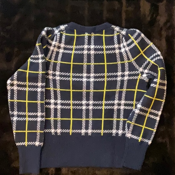Plaid Banana Republic sweater. Size Medium - Picture 3 of 3